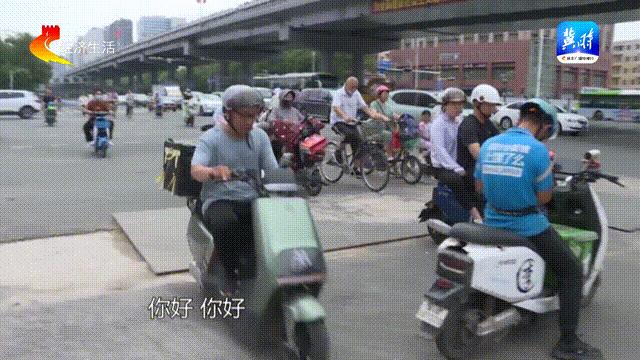 DƬ